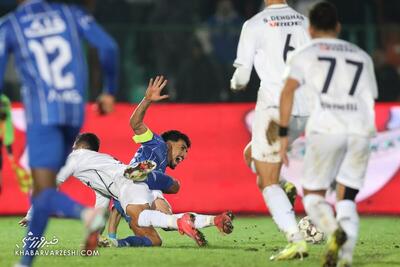 تاجرینا بعد از صحنه مشکوک به پنالتی شاکی شد/ تبعیض بود و باعث خشم هواداران استقلال! +عکس - پارس فوتبال