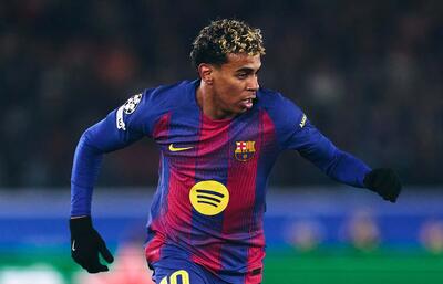 ناراحتی لامین یامال پس از تعویض در بازی بارسلونا و آینتراخت فرانکفورت / عکس - پارس فوتبال