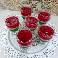  طرز تهیه ژله سه رنگ لیوانی با شیر