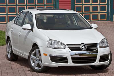 داستان نسل پنجم فولکس‌واگن جتا، سدان اقتصادی با نصف موتور لامبورگینی! - پدال