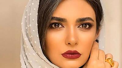  فیلم / نگاهی به چیدمان خانه مجلل لیندا کیانی بعد عروسی با داماد جذابش و تولد دوقلوهایش .../ از مبلمان مدرن و پرده‌های اعیانی تا عضو ثابت خونه‌های ایرانی، گل شمعدونی