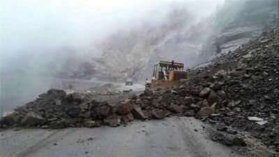 بسته شدن جاده پل‌دختر به علت ریزش کوه