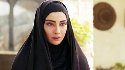  استایل زمستانی به سبک بازیگر سریال «نجلا» / از کلاه گرم روسی تا بافت یقه اسکی / خانم بازیگر خارج از تلویزیون یکی دیگه است!