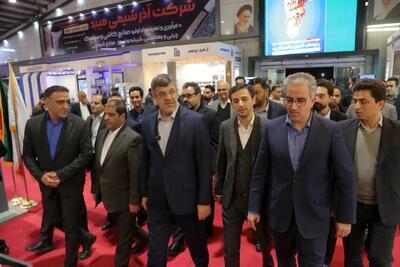  حضور استاندار یزد در غرفه چادرملو در دوازدهمین نمایشگاه فن‌بازار یزد