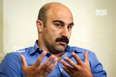  سفر در زمان؛ تصویری زیرخاکی از کودکیِ محسن تنابنده در آغوش پدرش
