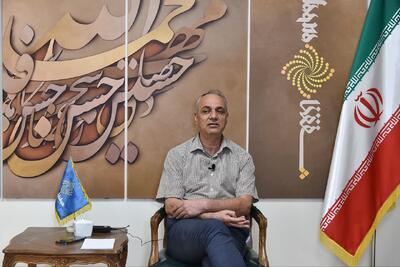  زیدآبادی در گفت وگو با شفقنا: همواره سایه جنگ یا تنش شدید بالای سر کشور است/ سیستم دیپلماتیک تحت نفوذ یک ساختار محافظه‌کار قرار دارد/ بقای هر نظامی مستلزم درجه‌ای از انعطاف است/ ناتوانی در انعطاف‌پذیری باعث شده وضعیت اقتصادی کشور روز‌به‌روز وخیم‌تر شود/ گویی مدت‌هاست که امکان تصمیم‌گیری از مجموعه‌ قوا سلب شده است/ کلید حل بحران‌های ایران، چه در حوزه داخلی و چه خارجی، از سیاست آغاز می‌شود/  زندانیان سیاسی آزاد گردند/ «اصلاح طلبان» همه سیاست را در موضع گیری خلاصه کردند/ رسانه ها و احزاب ناکارآمدند/ بدون جلب رضایت عمومی، حکومت‌داری پایدار میسر نخواهد بود/ توزیع یارانه‌ها باید متناسب با نیاز باشد، نه مالکیت دارایی