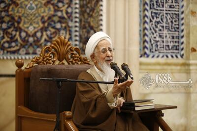  حضرت آیت الله جوادی آملی: ما در نظام امام و امت باید به دنبال ریشه‌کن کردن جاهلیت باشیم