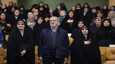  رئیس جمهور: زن می تواند آینده کشور را ترسیم و مردان توانمند را تربیت کند