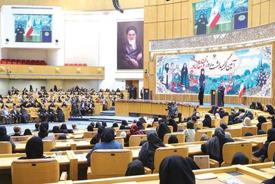 زنان مسیر آینده جامعه را شکل می‌دهند | سیاست روز