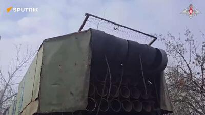  نظامیان تیم آتش TOS-2 «توسوچکا» گروه «مرکز» حمله ترموباریک قدرتمندی به قرارگاه نیروهای مسلح اوکراین در جهت کراسنوارمیسکی وارد کردند