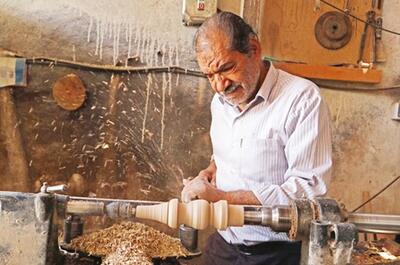 حقوق کارگر سالانه ۳۰ درصد افزایش می‌یابد، قیمت کالا‌ها ماهانه