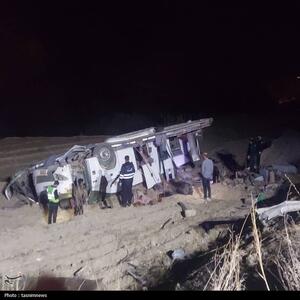 سقوط اتوبوس از ارتفاع 5 متری در دنا؛ 13 نفر مصدوم شدند - تسنیم