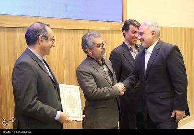 قدردانی از مدیرکل آموزش‌وپرورش شهرستان‌های استان تهران به‌عنوان مدیر پژوهشگر برگزیده استان - تسنیم