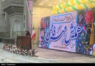 ریحانه سلامی: امام خمینی(ره) احیاگر عفت و ارزش‌های انسانی در جامعه اسلامی بود - تسنیم