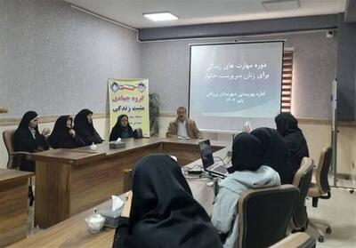 زنان سرپرست خانوار در آذربایجان‌شرقی مهارت‌های ازدواج و زندگی را می‌آموزند - تسنیم