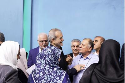 نگرانی روزنامه خراسان برای تنهایی پزشکیان | از ستاد تا صف منتقدان؛ چرا اصلاح‌طلبان از دولت فاصله می‌گیرند؟