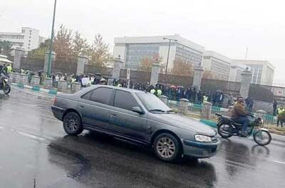 تجمع کارکنان سازمان بهزیستی مقابل مجلس