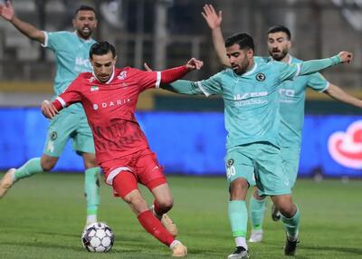 اعتراض پیکان: جوراب پاره شد، داور پنالتی نگرفت