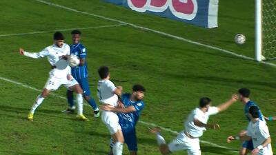 صحنه مشکوک به پنالتی برای ملوان در محوطه استقلال