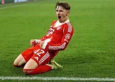 نوجوان ۱۷ ساله بایرن مونیخ را به دوش می‌کشد
