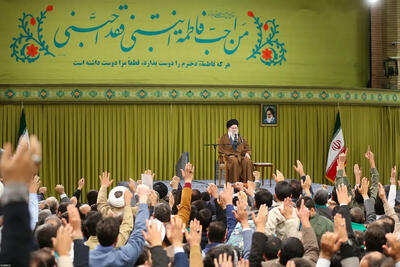 رهبری: مداحی پدیده حیرت‌انگیزی است که تاثیر آن بیشتر از منبر و سخنرانی است