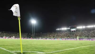 چمن تنها ورزشگاه تهران، هرروز خراب می‌شود!