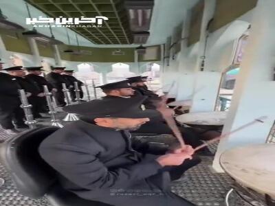  نقار‌ه‌نوازی خادمان حرم رضوی در صبح میلاد حضرت مادر