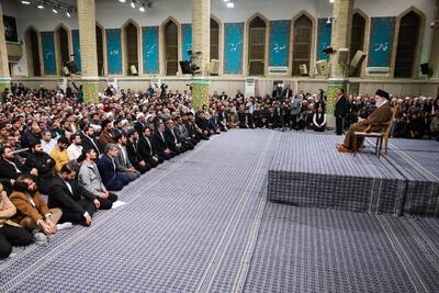  رهبر انقلاب: کشور در حال پیشرفت است اما تحولات بزرگ تدریجی و طولانی است