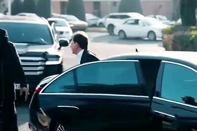 بابک زنجانی سوار بر میباخ و اسکورت لندکروزر در افتتاحیه