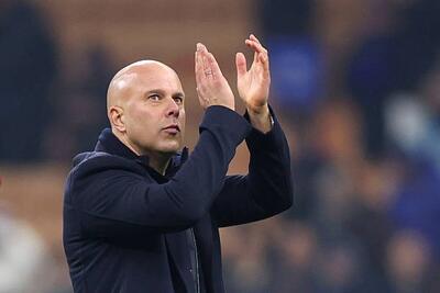 بازیکنان لیورپول در کنار سرمربی/ حمایت کامل از اسلوت پس از حذف صلاح از ترکیب