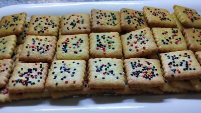  اگر یک بیسکویت خانگی سالم و ترد خوشمزه برای تغذیه سالم بچه ها میخواستید آدرس درست اومدید همین جاست