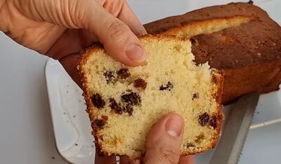  طرز تهیه کیک ساده کشمشی؛ کیک خوشمزه با پف زیاد