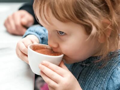  ۵ دلیل مهم ضرر قهوه برای کودکان و عوارض آن
