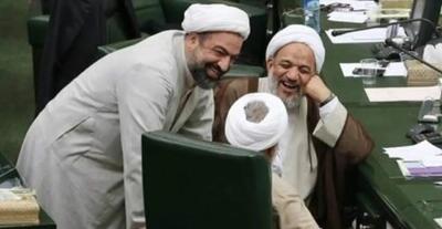 تماشا کنید: خطرناک مثل صیانت ۳/ طرح تازه تیم پایداری و جلیلی می‌گوید برای انتشار پست در اینستاگرام و یوتیوب باید از صداوسیما اجازه بگیرید