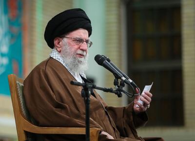 رهبر انقلاب: برخی مرتب احتمال تکرار درگیری نظامی را مطرح می‌کنند؛ بعضی هم عامدانه در این موضوع می‌دمند تا مردم را دل به شک نگه‌ دارند و دلهره ایجاد کنند / برخی کارهایی که دشمن با ایران کرد، با هر کشور دیگری می‌کرد، کُن‌فَیَکون می‌شد