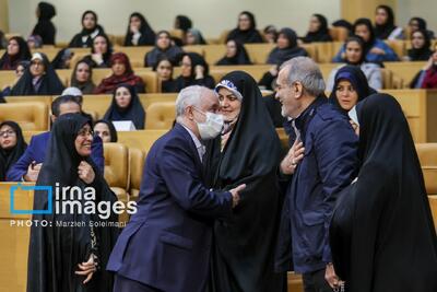 تصاویر: گرامیداشت «روز زن» با حضور رییس جمهور