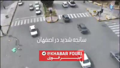  ویدیویی وحشتناک از تصادف شدید موتور سوار در اثر رد کردن چراغ قرمز تو اصفهان