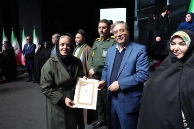  تجلیل از خبرنگار ایلنا به عنوان بانوی تأثیرگذار آذربایجان‌غربی