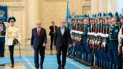 مراسم استقبال از رئیس جمهور ایران در کاخ ریاست جمهوری قزاقستان