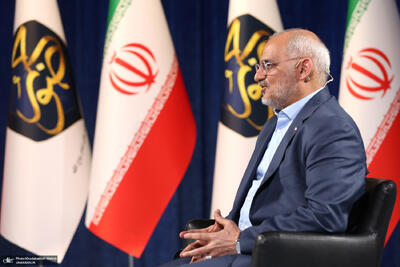  حاجی میرزایی: در ۱۲ روز جنگ، آقای پزشکیان از صبح تا شب فعال بود/کارکنانی که احتمالاً ترسیده بودند،وقتی دیدند رئیس‌جمهور حضور دارد، شروع به کار و فعالیت کردند  /ما واقعا سرزده می‌رفتیم، بعضی جاها در را به روی ما باز نمی‌کردند! نمی دانستند چه کسی پشت در است