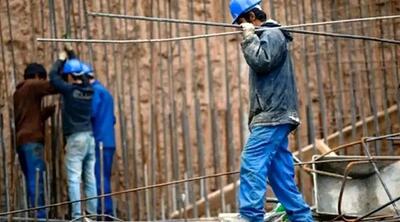 معیشت دشوار کارگران فصلی/ نه حقوق مناسب نداریم، نه سابقه بیمه