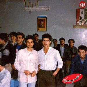  عکس زنده‌یاد حسن جوهرچی سرکلاس در سال آخر دبیرستان؛ سال ۱۳۶۵ - کلبه سرگرمی