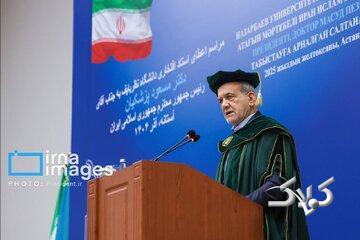 تصویری از پزشکیان با کلاه فارغ التحصیلی در دانشگاه نظربایف - مجله اینترنتی کولاک