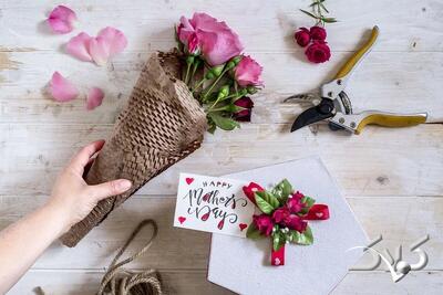 ببینید؛ هدیه‌های عجیب آقایان به خانم‌ها در روز زن + ویدئو - مجله اینترنتی کولاک