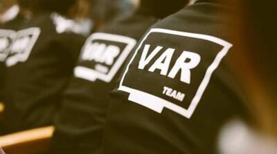اشتباه داوری با VAR را کجای دلمان بگذاریم؟ - مردم سالاری آنلاین