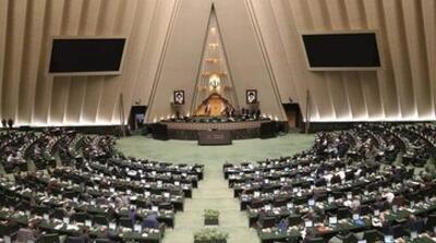 نماینده مجلس: شنیده ها حاکی است که دولت قصد دارد نرخ ارز ترجیحی را به بالای ۴۰ هزار تومان ببرد - مردم سالاری آنلاین