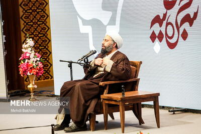  کاشانی: همه عظمت‌ها و برکات شیعیان از تربیت حضرت زهرا(س) منشأ می‌گیرد