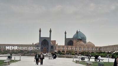 هوای اصفهان بارانی و قابل قبول است؛ شاخص قهجاورستان بر مدار بنفش