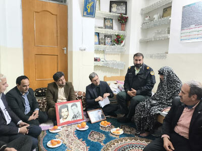  دیدار صمیمانه استاندار اصفهان با مادر شهیدان محمدی در قهدریجان