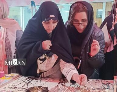 بازدید معاون رئیس‌جمهور از نمایشگاه آثار هنری کودکان و زنان روستای مرزی مراوه‌تپه